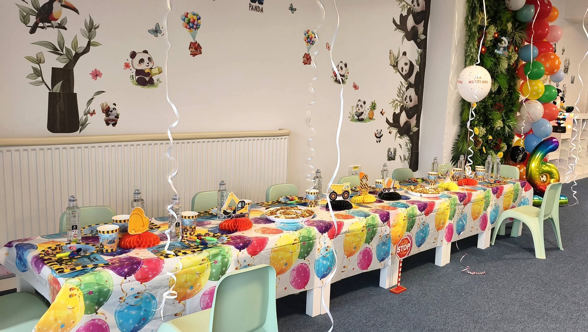 Decor petrecere aniversară PandaPlay - tacâmuri, pahare și șervețele tematice